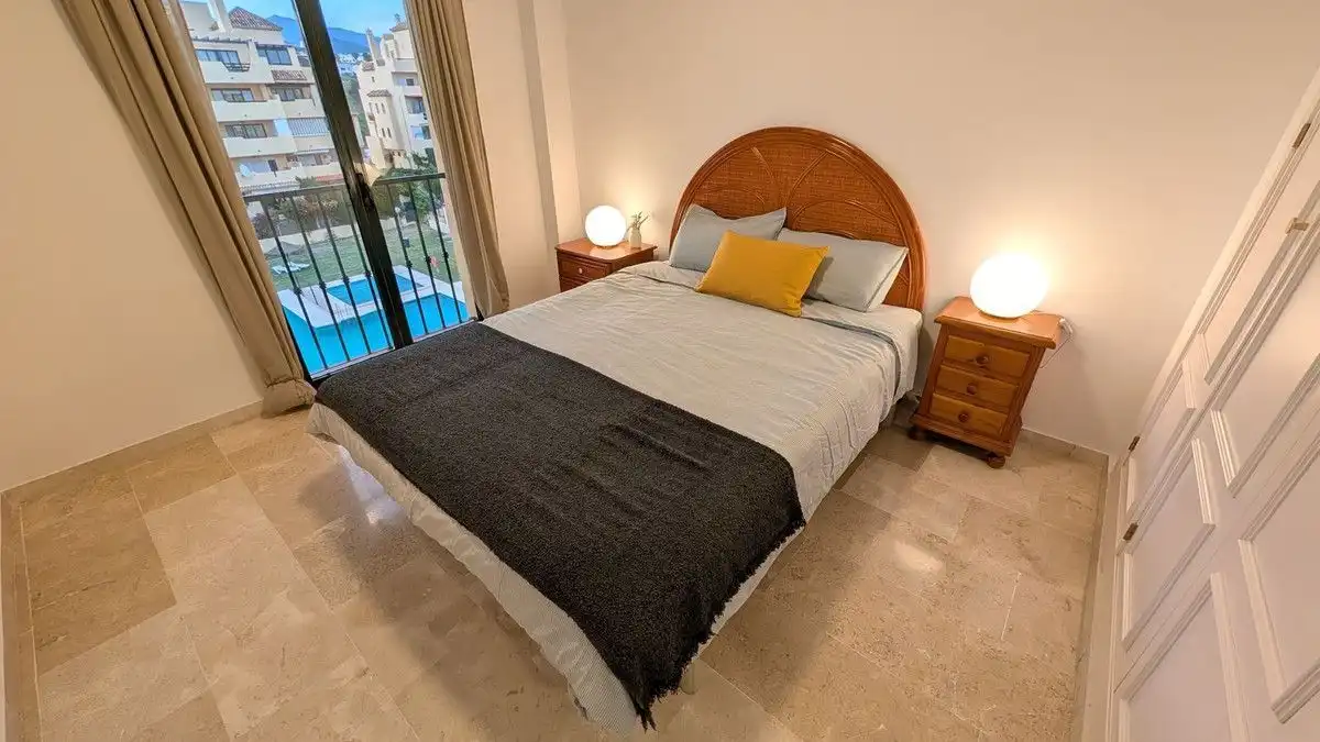 Dormitori de Apartament de lloguer en Estepona amb Aire condicionat, Calefacció i Terrassa