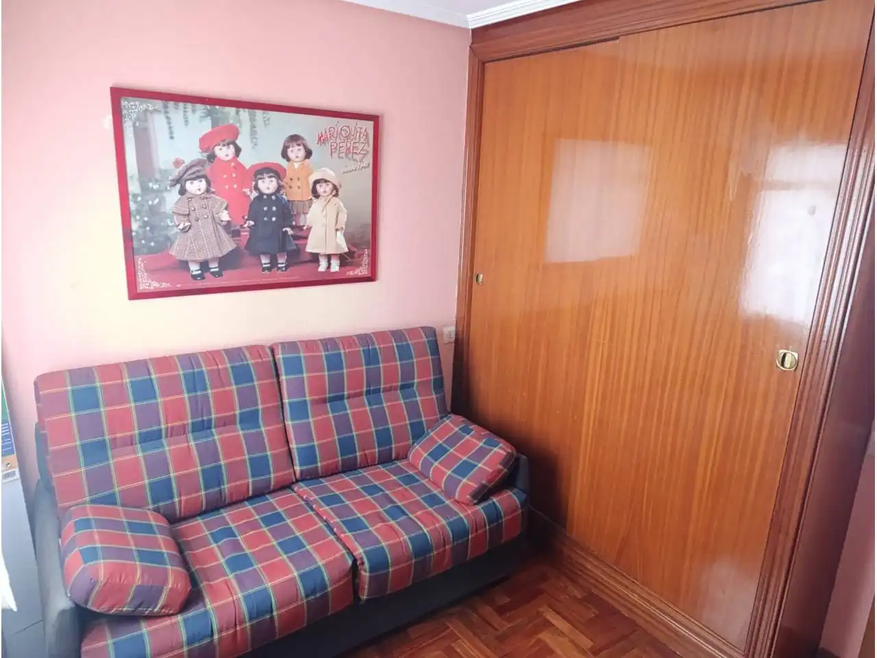 Sala d'estar de Pis de lloguer en Oviedo  amb Calefacció, Parquet i Terrassa