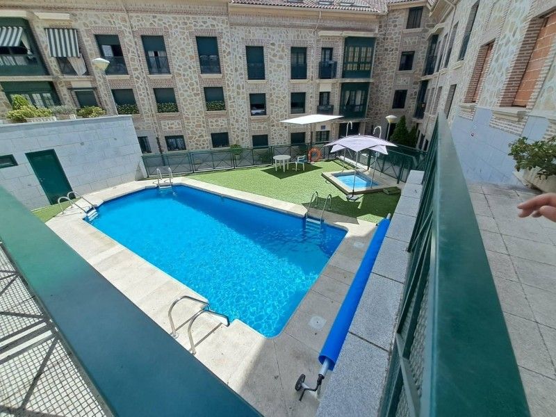 Piscina de Planta baja en venta en Miraflores de la Sierra con Calefacción, Alarma y Piscina comunitaria