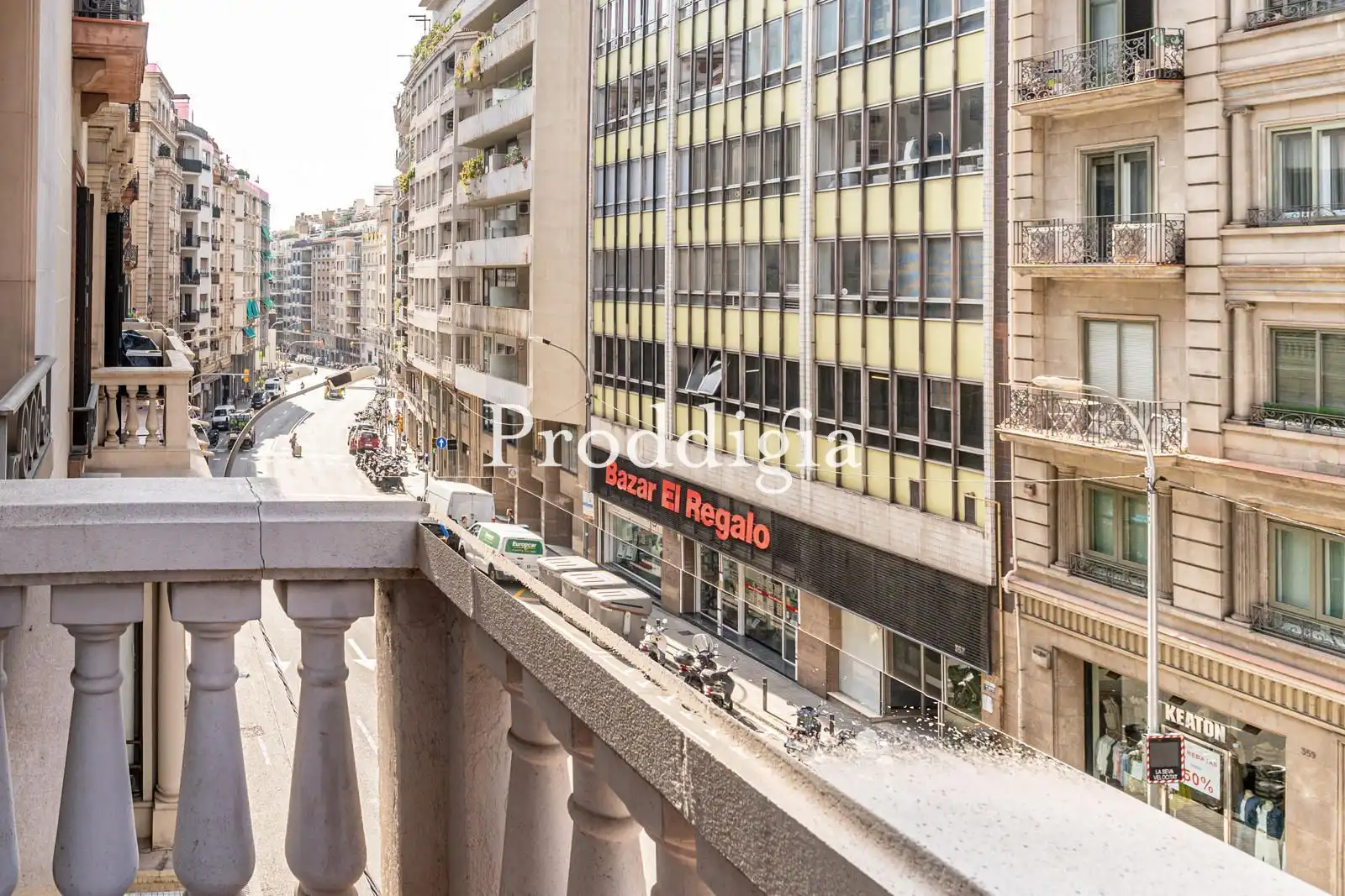 Flat for rent in Barcelona  with Air Conditioner and Furnished