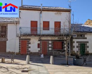 Vista exterior de Casa o xalet en venda en Navalperal de Pinares amb Terrassa