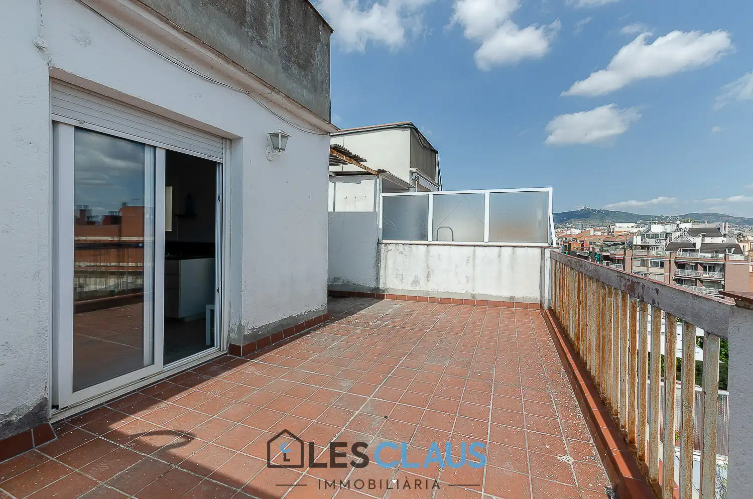 Außenansicht von Dachboden zum Verkauf in Barcelona mit Terrasse