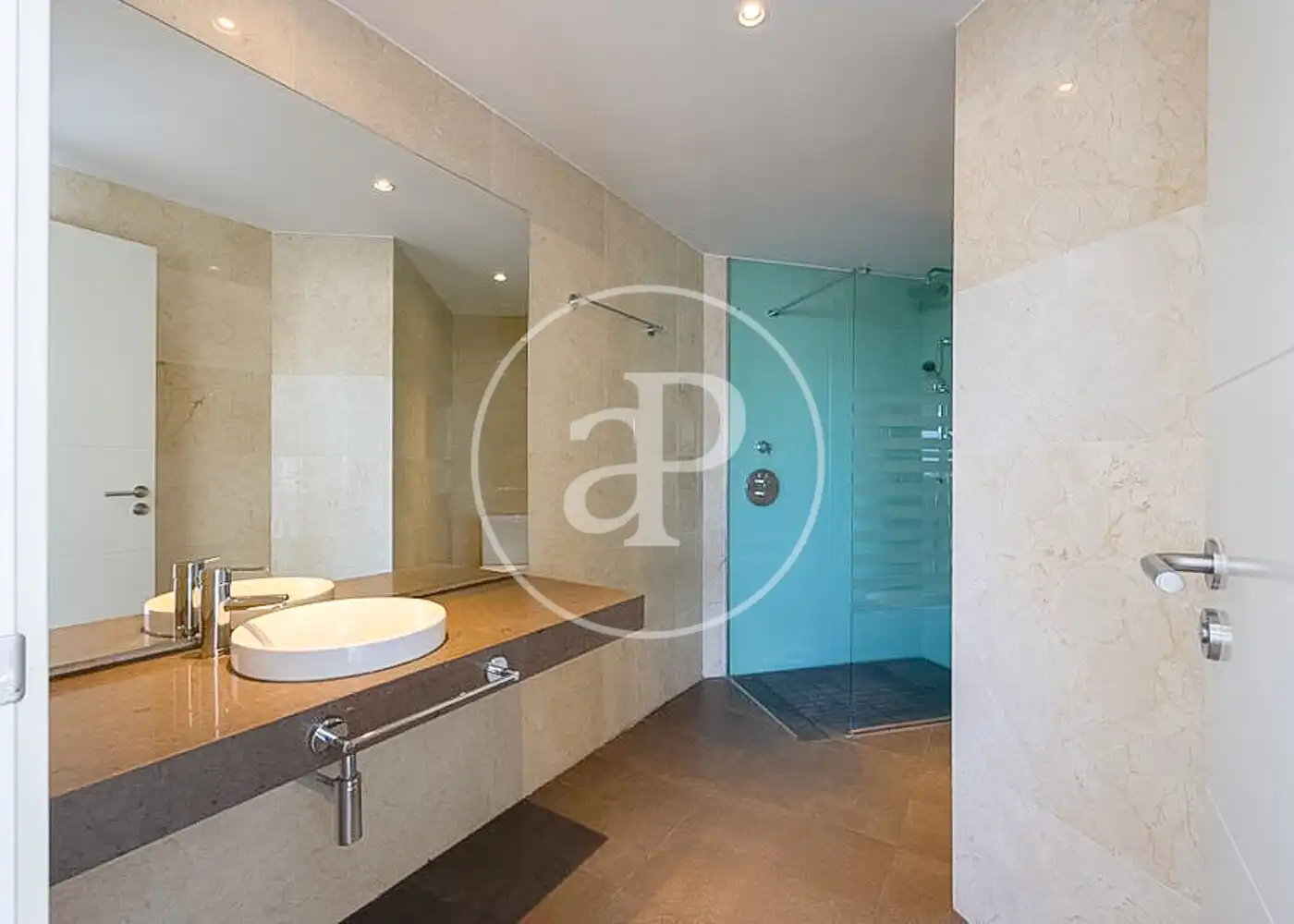 Bathroom of Flat for rent in Madrid  with Air Conditioner, Heating and Terrace