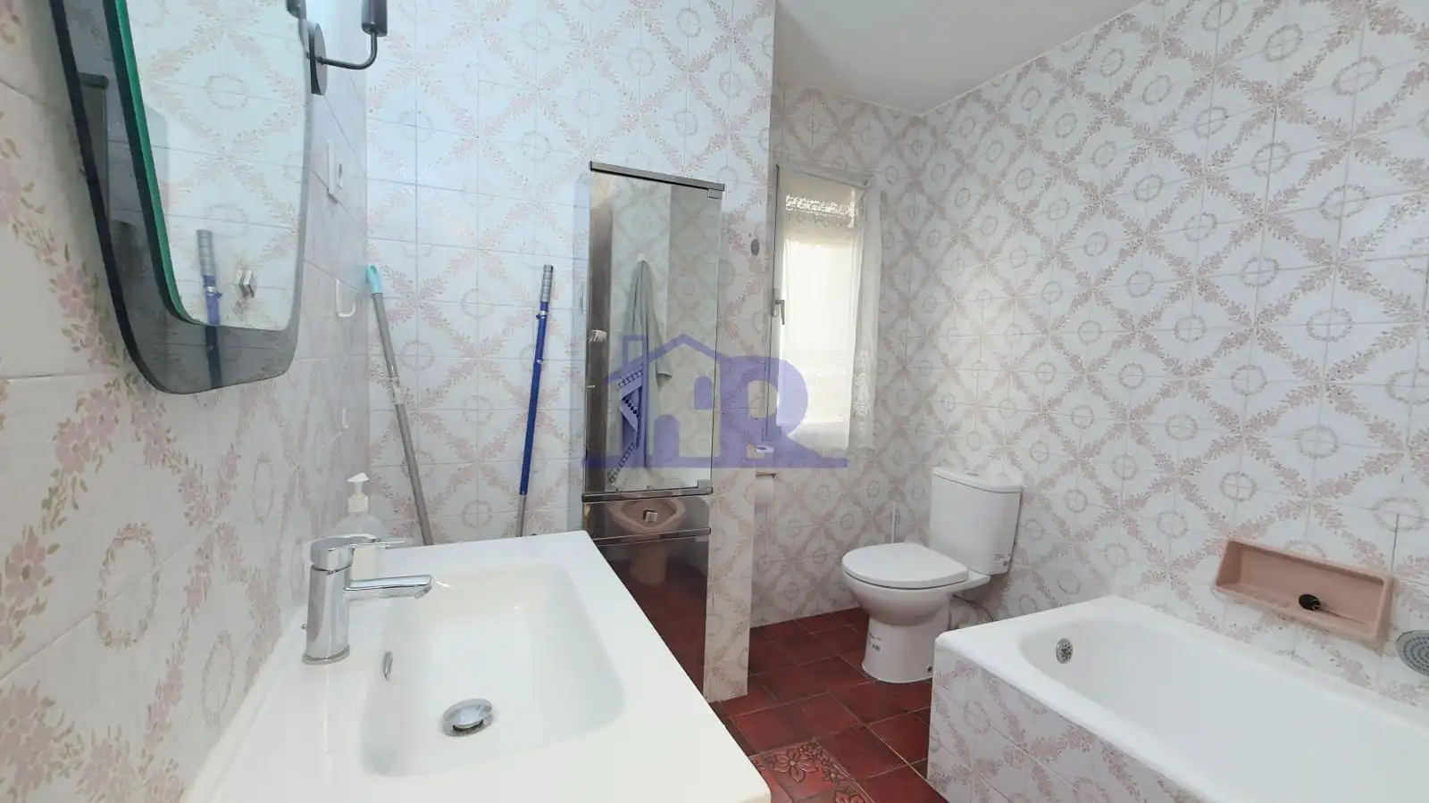 Baño de Piso de alquiler en Cuenca con Calefacción y Terraza