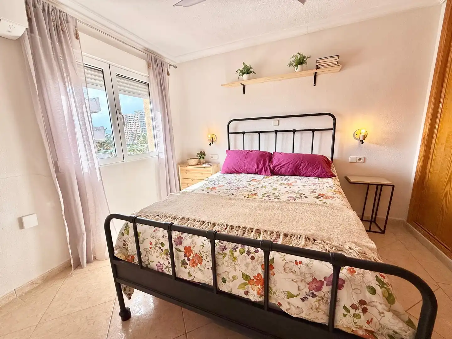 Habitación de Apartamento de alquiler en La Manga del Mar Menor con Aire acondicionado, Calefacción y Piscina