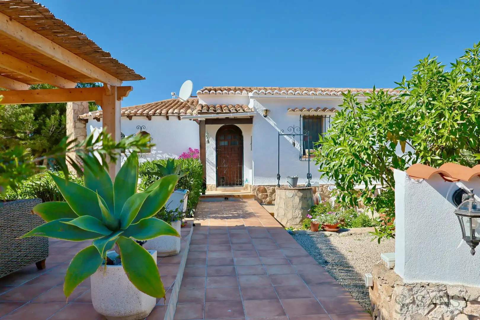 Vista exterior de Casa o xalet en venda en Jávea / Xàbia amb Terrassa i Piscina