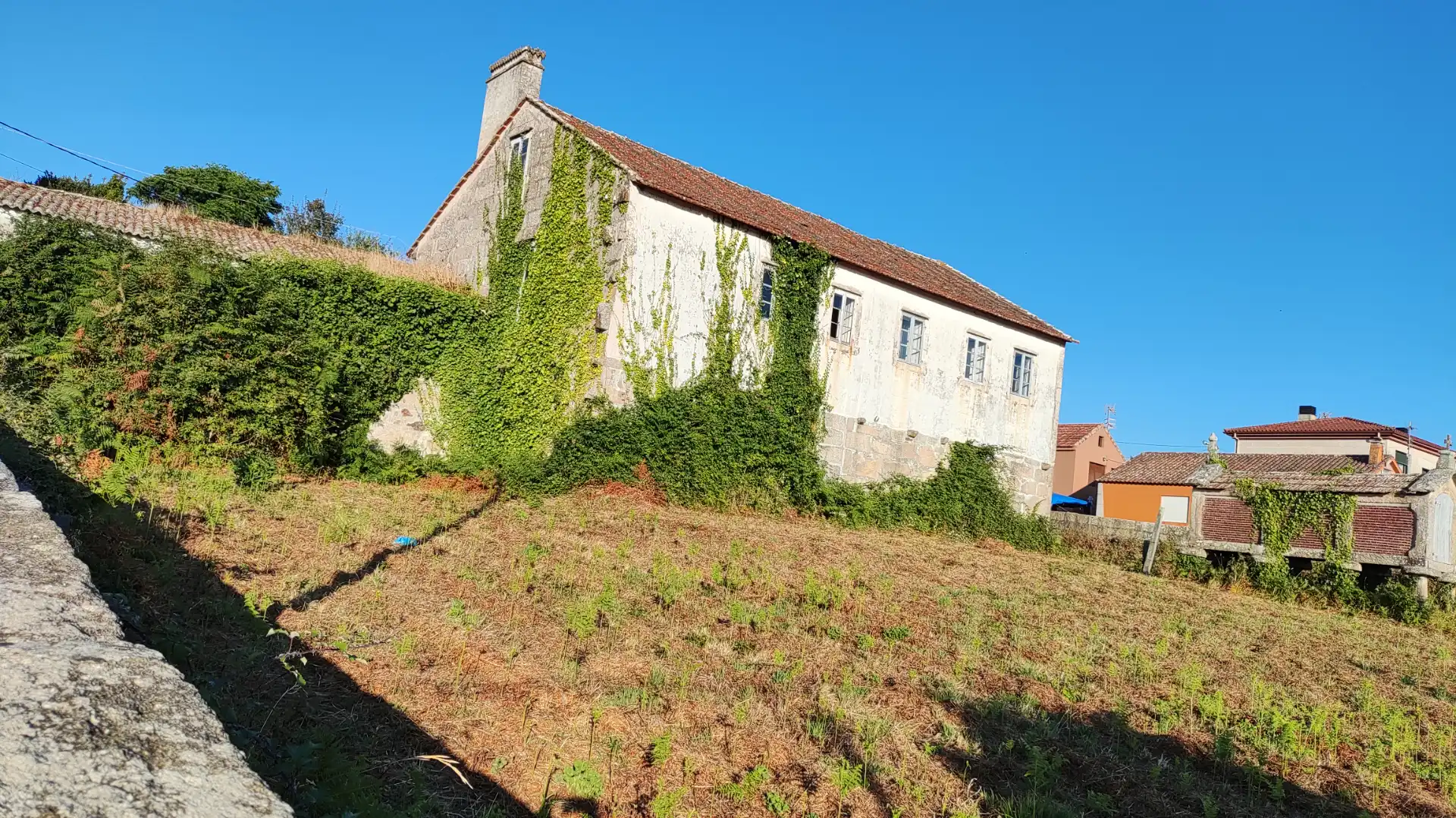Außenansicht von Country house zum Verkauf in Nigrán mit Privatgarten