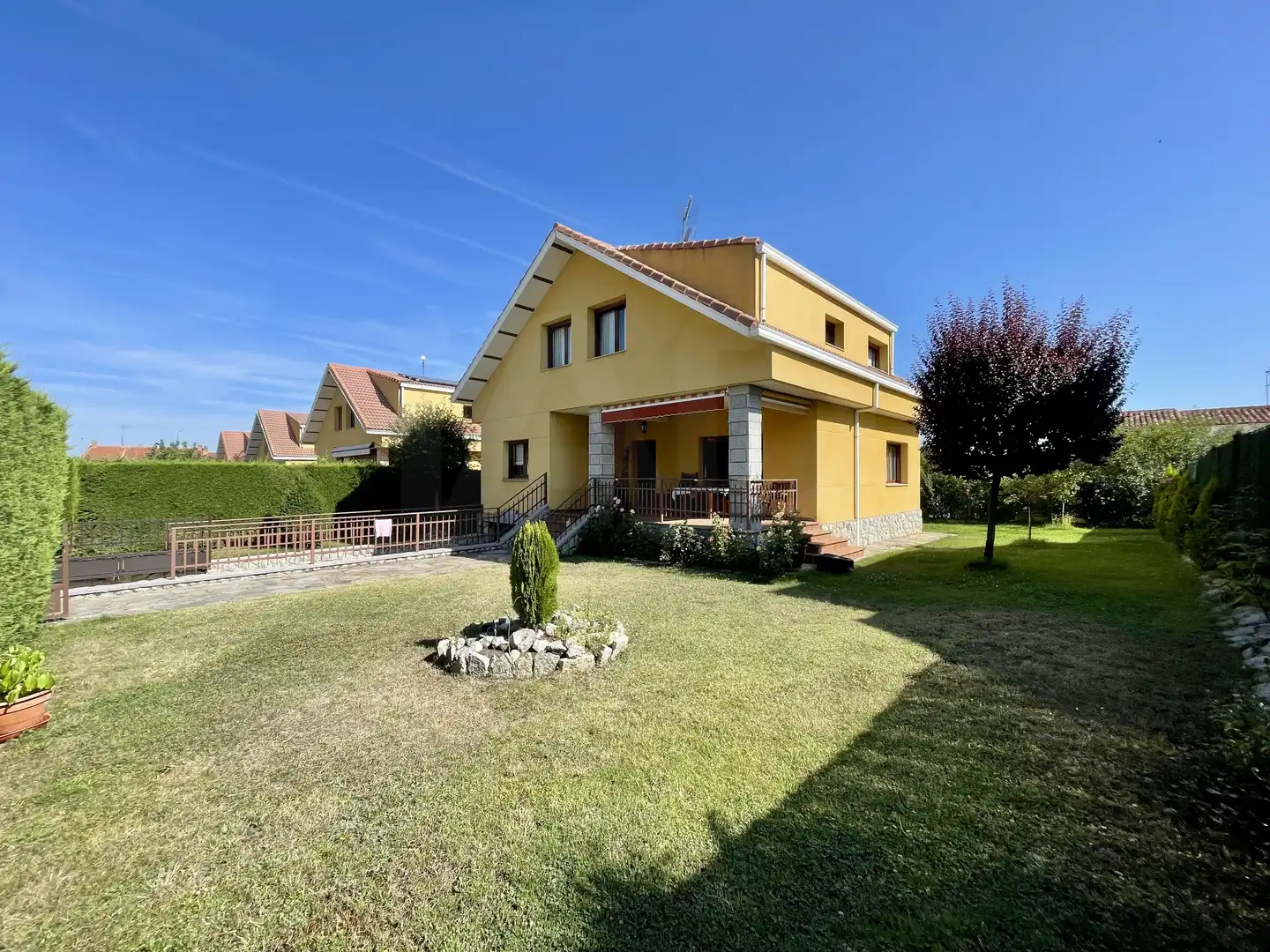 Vista exterior de Casa o xalet en venda en Santovenia de la Valdoncina amb Calefacció i Terrassa