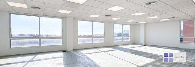 Oficina en Alquiler en Carretera Reial en Mas Lluí - Els Miralls