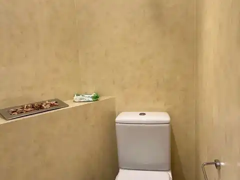 Baño de Local de alquiler en Esplugues de Llobregat con Aire acondicionado, Calefacción y Amueblado