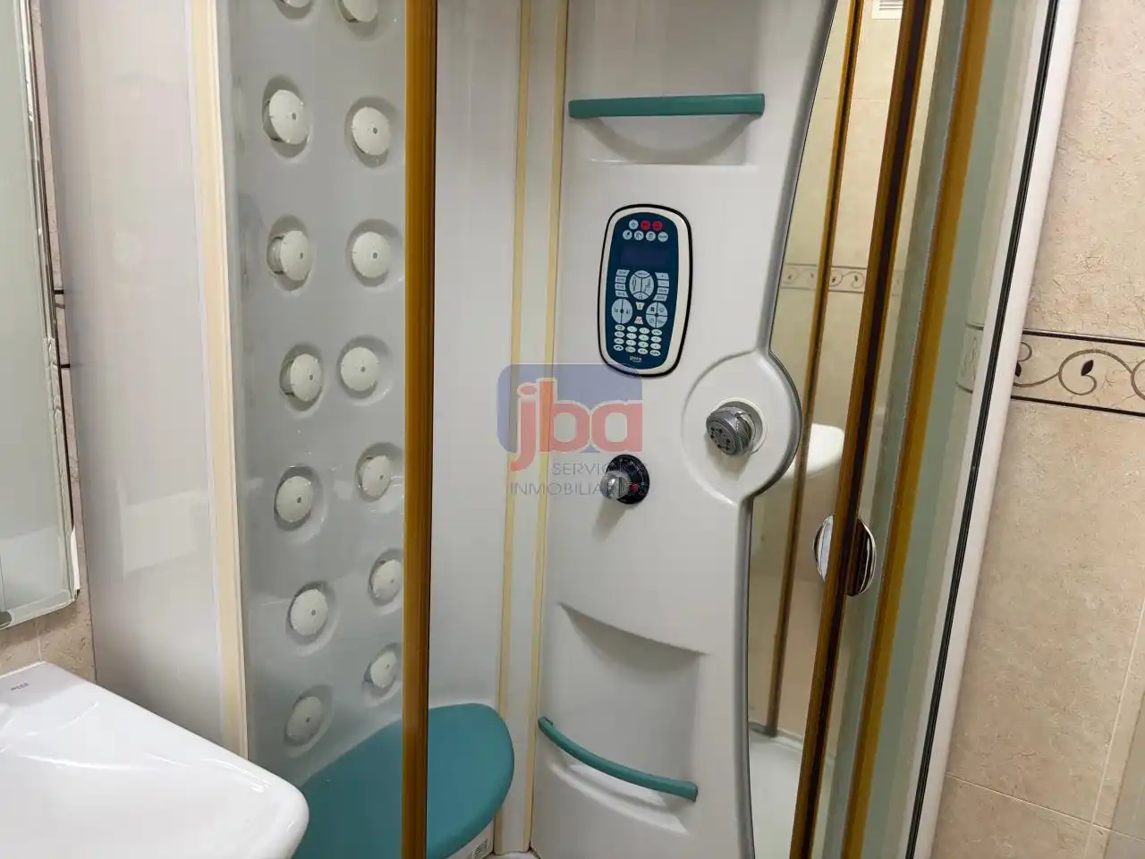 Bany de Pis de lloguer en Ourense Capital  amb Calefacció i Parquet