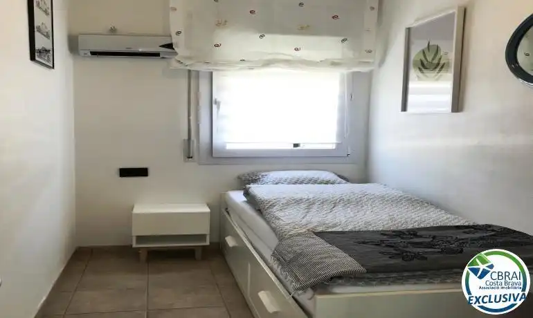 Bedroom of Flat for sale in Roses  with Heating, Terrace and Swimming Pool