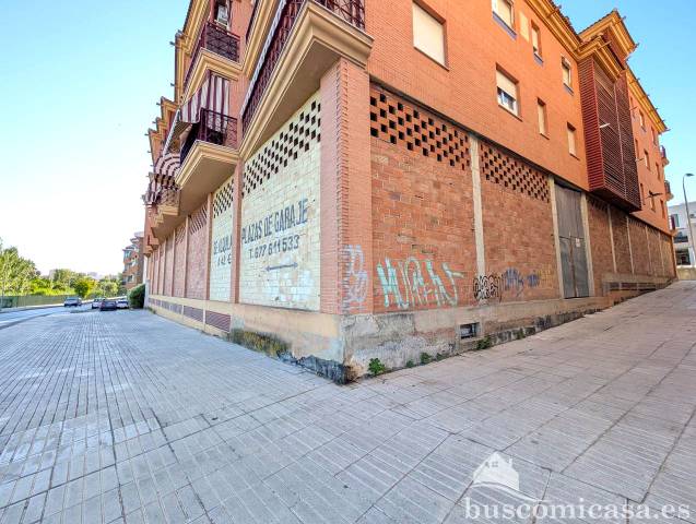 Local comercial en Alquiler en De Andalucía en La Zarzuela - San José - Belén