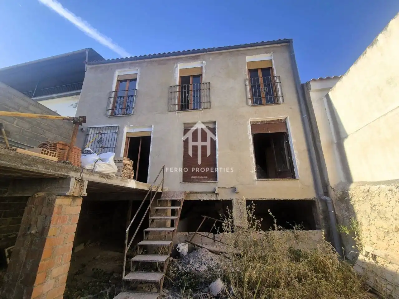 Vista exterior de Casa o xalet en venda en Loja amb Aire condicionat, Jardí privat i Terrassa