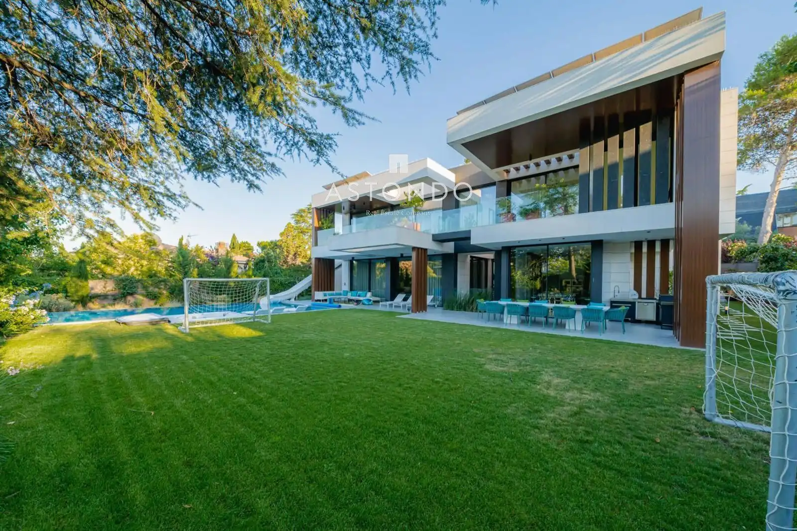 Garden of Houses for sale in  Madrid Capital  with Air Conditioner, Heating and Parquet flooring