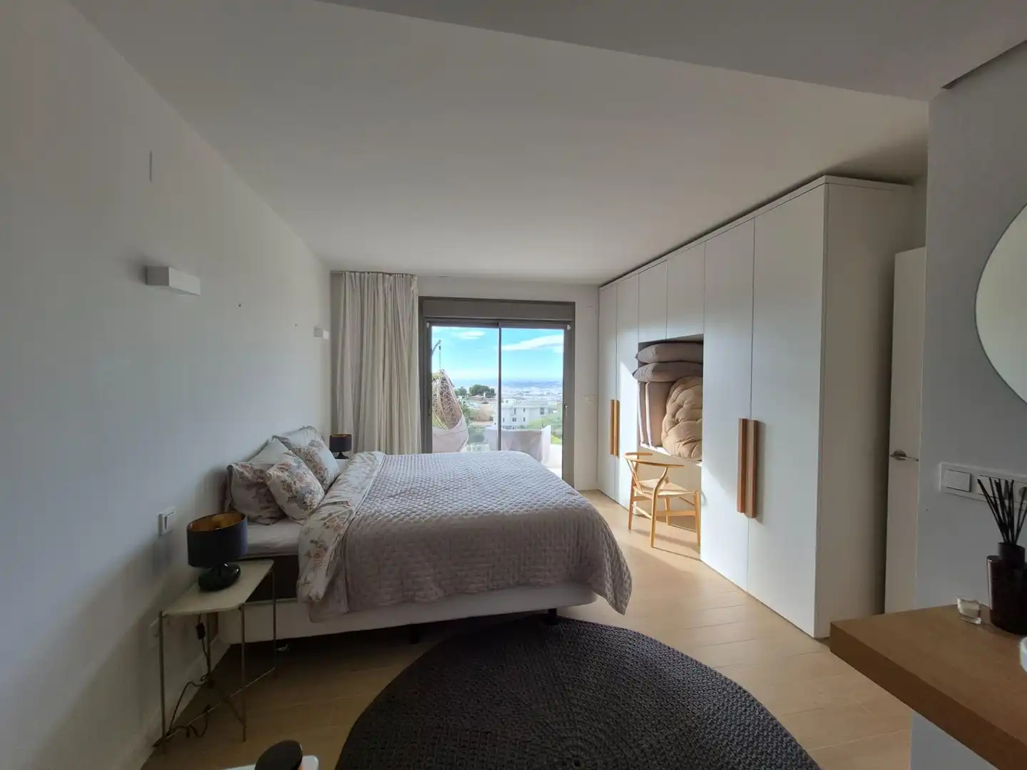 Schlafzimmer von Wohnung zur Miete in Mijas mit Klimaanlage, Privatgarten und Terrasse