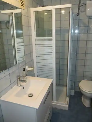 Baño de Piso para compartir en Valencia con Amueblado y Balcón