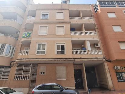 Vista exterior de Apartament en venda en Torrevieja amb Terrassa, Balcó i Alarma