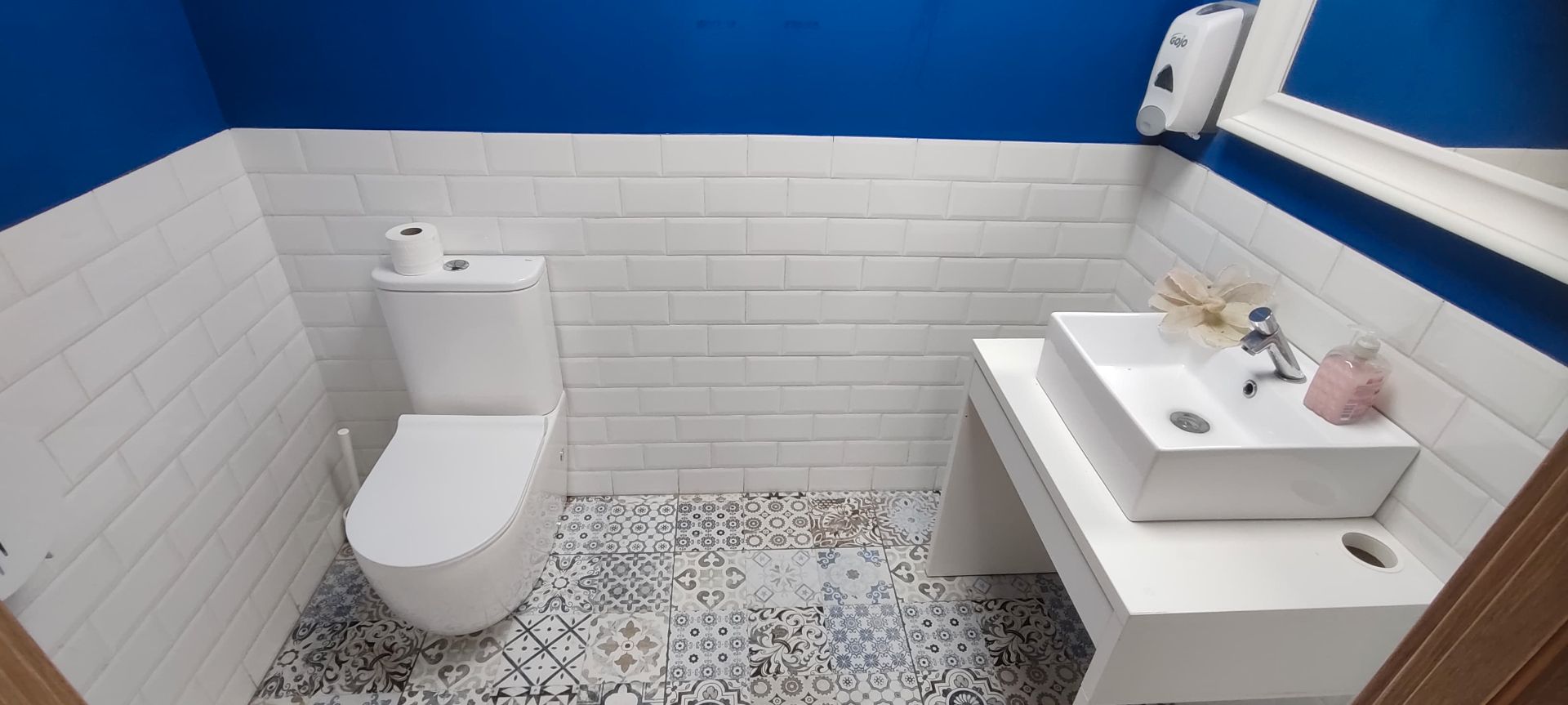 Bathroom of Premises for sale in Sabadell  with Air Conditioner and Furnished