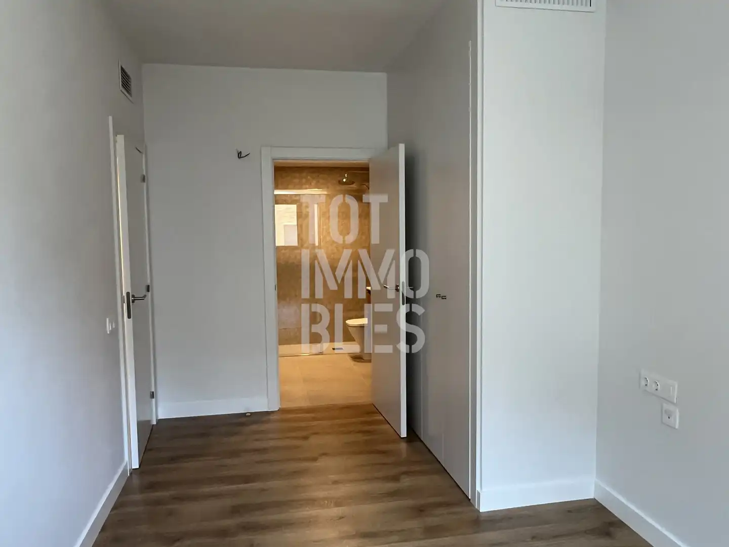 Schlafzimmer von Wohnung zur Miete in Girona mit Klimaanlage, Heizung und Schwimmbad
