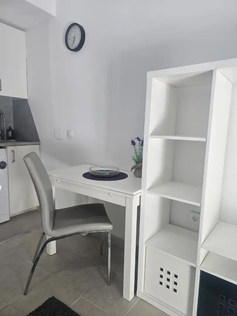 Bedroom of Study for rent in Marbella  with Air Conditioner, Furnished and Community pool