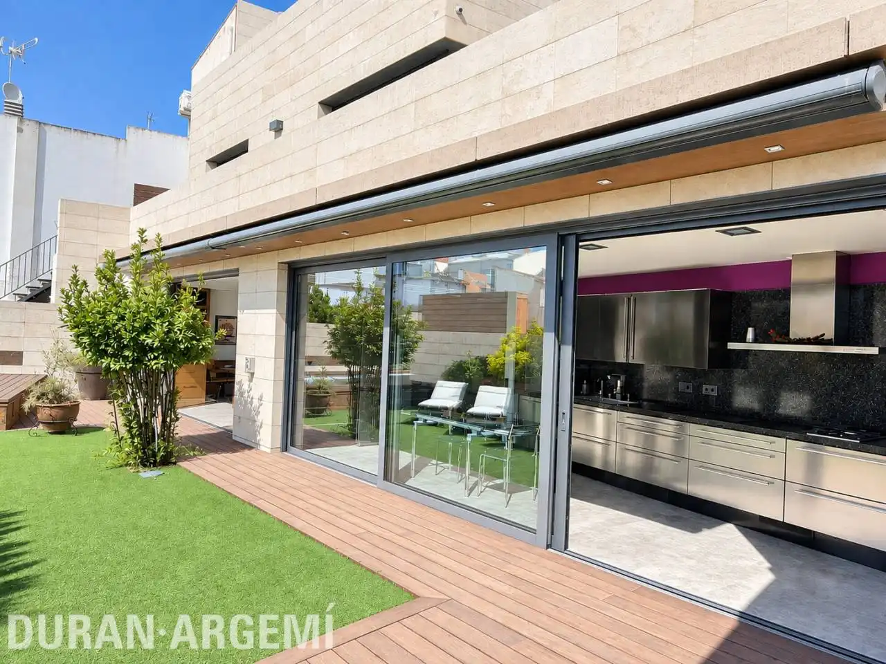 Terrassa de Casa o xalet en venda en Terrassa amb Aire condicionat, Calefacció i Jardí privat