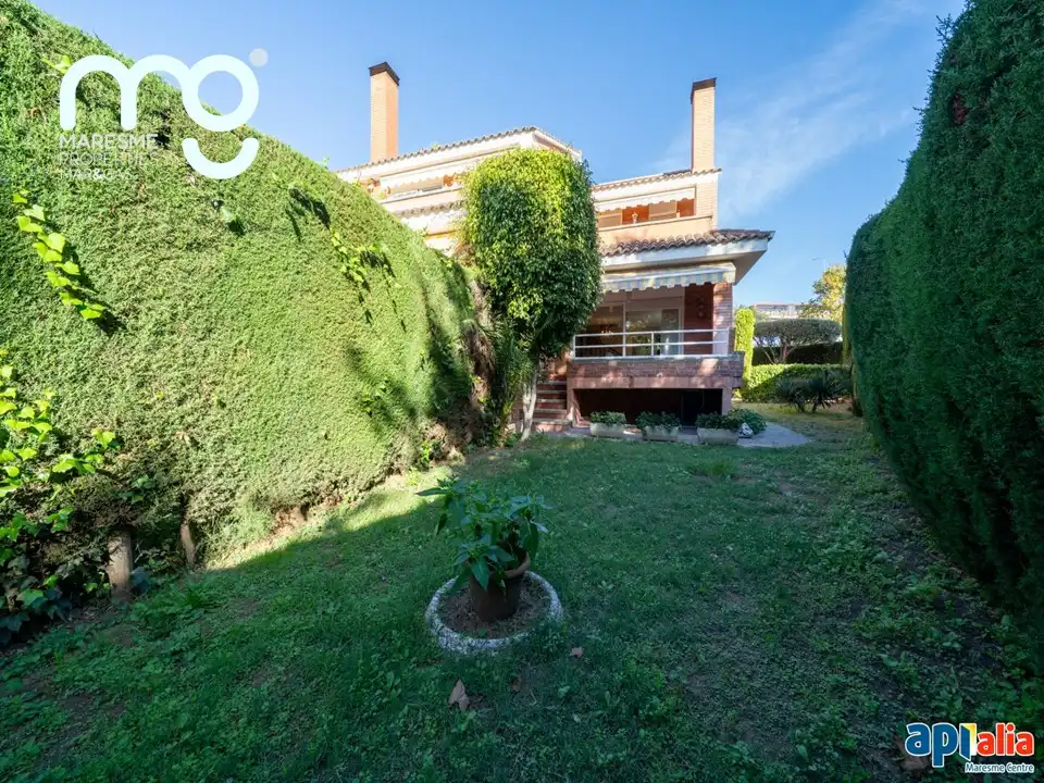Jardí de Casa adosada en venda en El Masnou amb Calefacció, Jardí privat i Terrassa