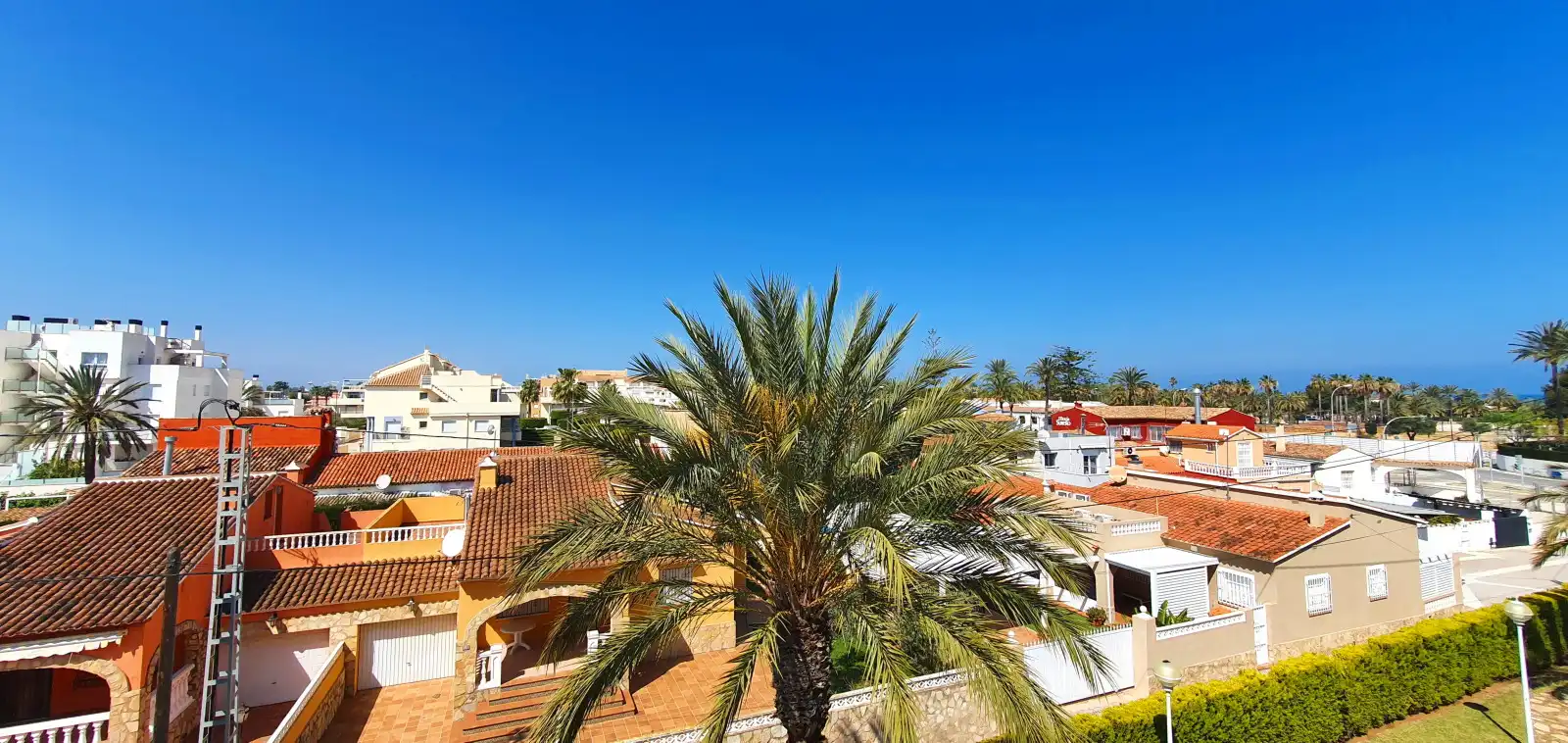 Vista exterior de Apartamento de alquiler en Dénia con Aire acondicionado, Calefacción y Terraza