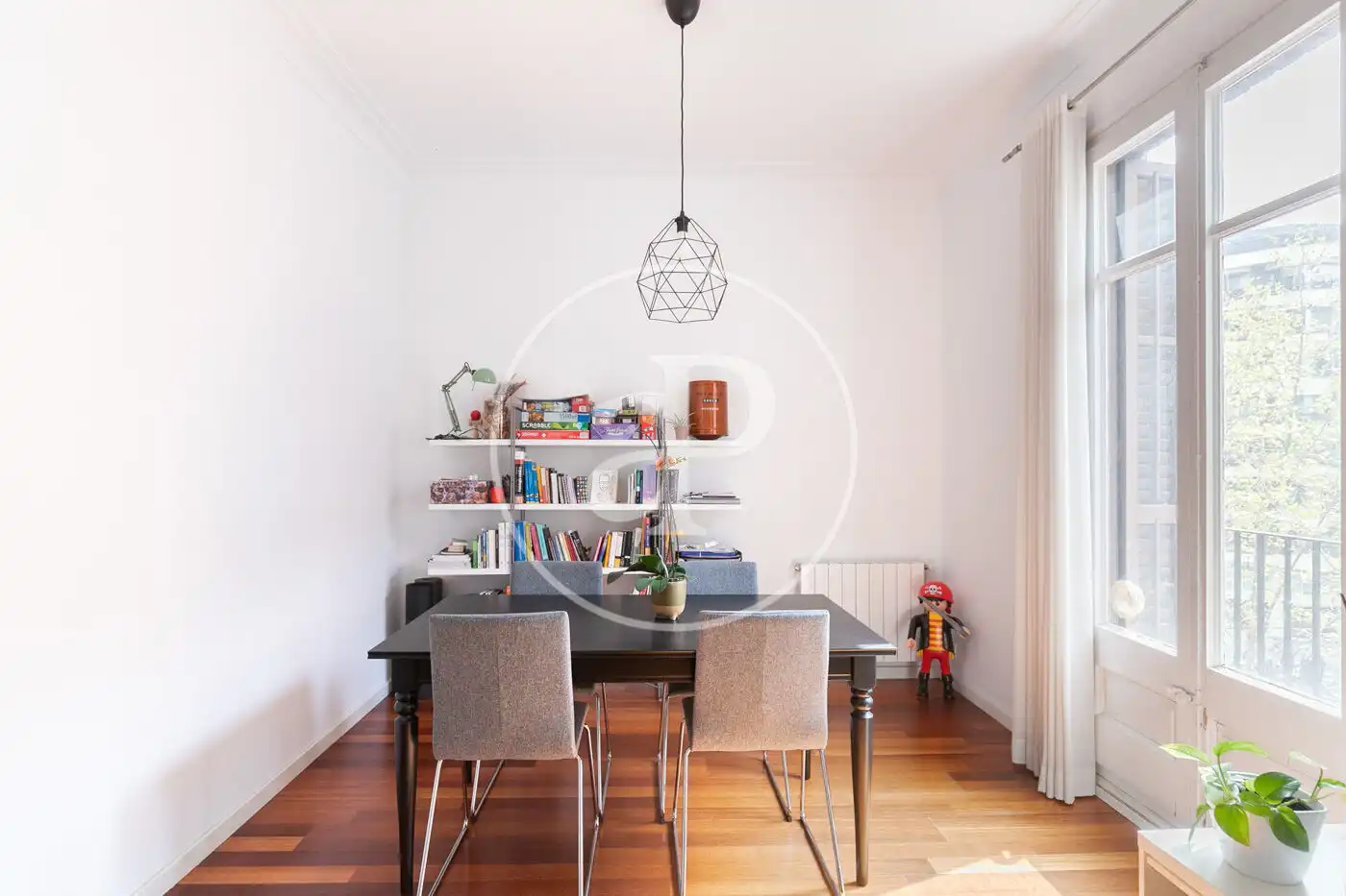 Comedor de Piso en venta en Barcelona con Calefacción, Amueblado y Balcón