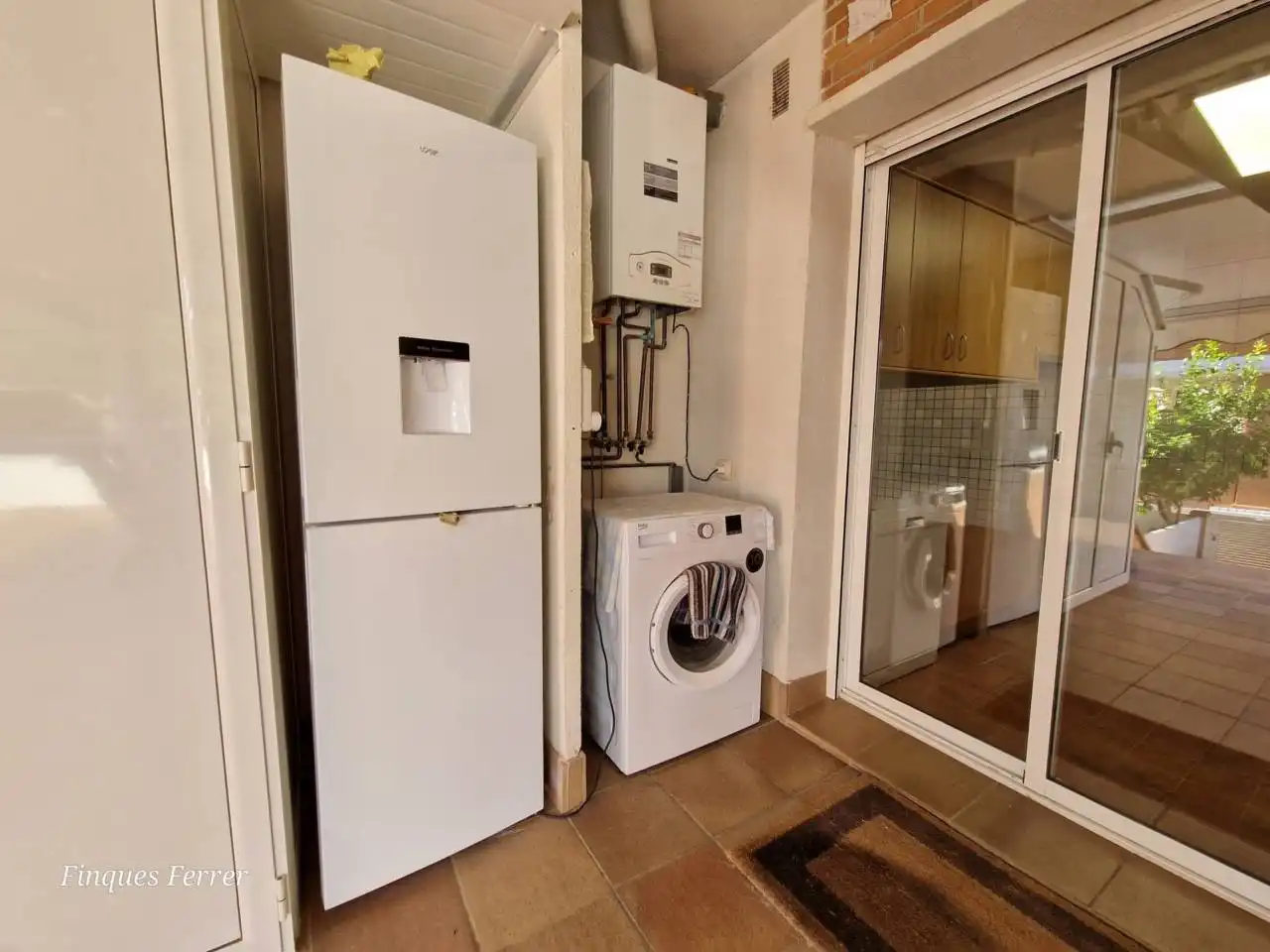 Cocina de Piso de alquiler en Cubelles con Aire acondicionado, Calefacción y Jardín privado