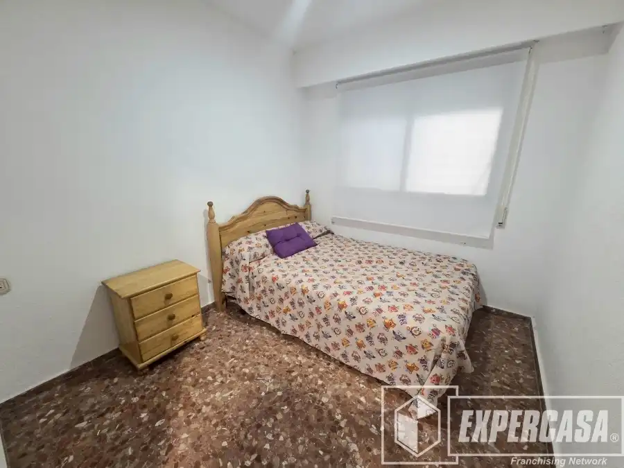 Dormitori de Apartament de lloguer en Cullera amb Terrassa, Piscina i Moblat