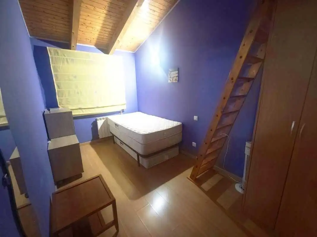 Habitación de Casa adosada en venta en Paracuellos de Jiloca con Aire acondicionado, Calefacción y Jardín privado
