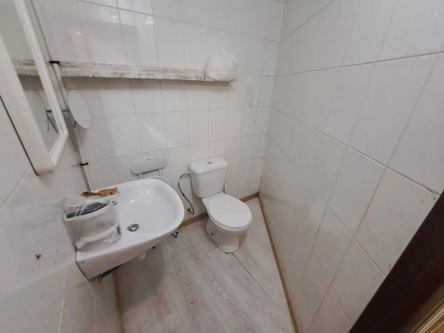Badezimmer von Geschaftsraum zur Miete in Rubí