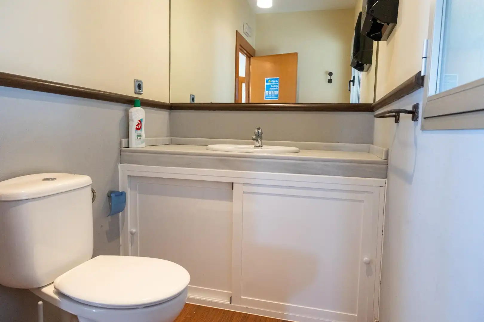 Baño de Nave industrial de alquiler en Chipiona