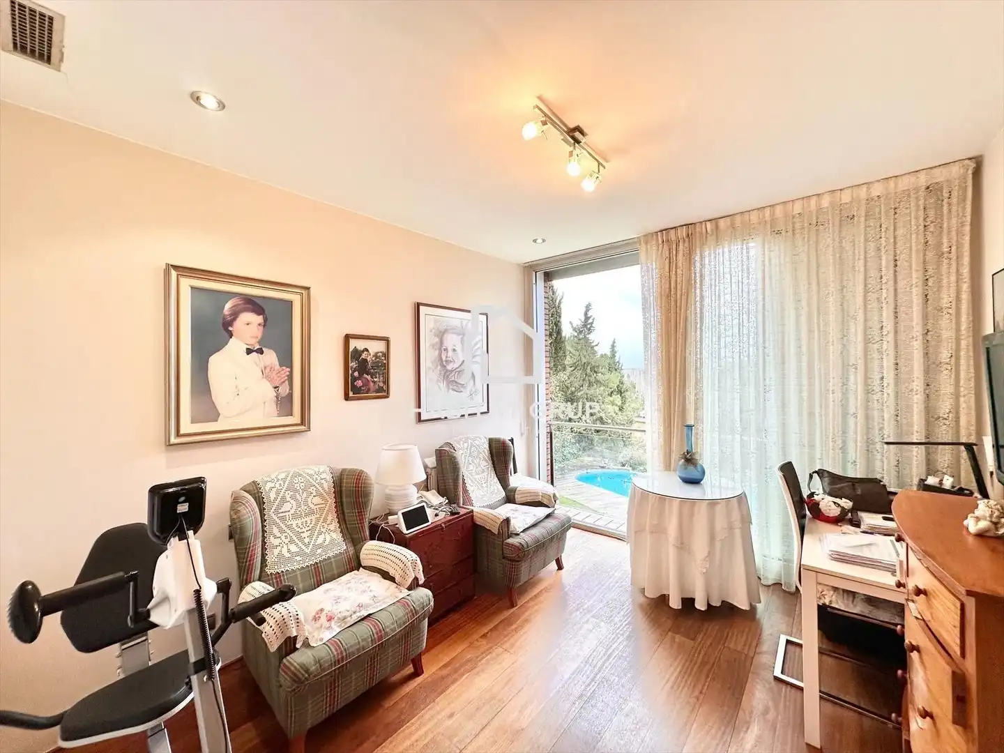 Sala de estar de Casa o chalet en venta en Girona con Aire acondicionado, Calefacción y Jardín privado