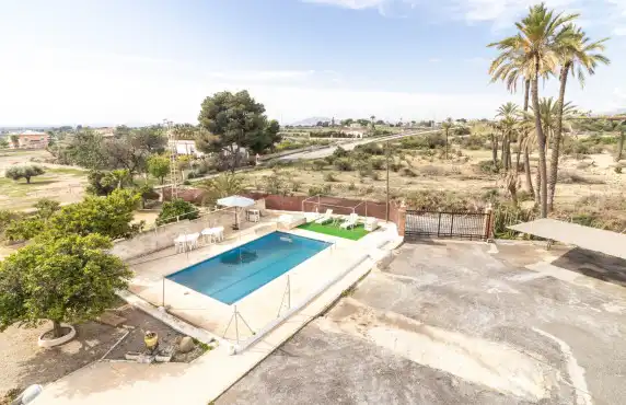 Vista exterior de Casa o xalet en venda en Elche / Elx amb Jardí privat, Terrassa i Piscina