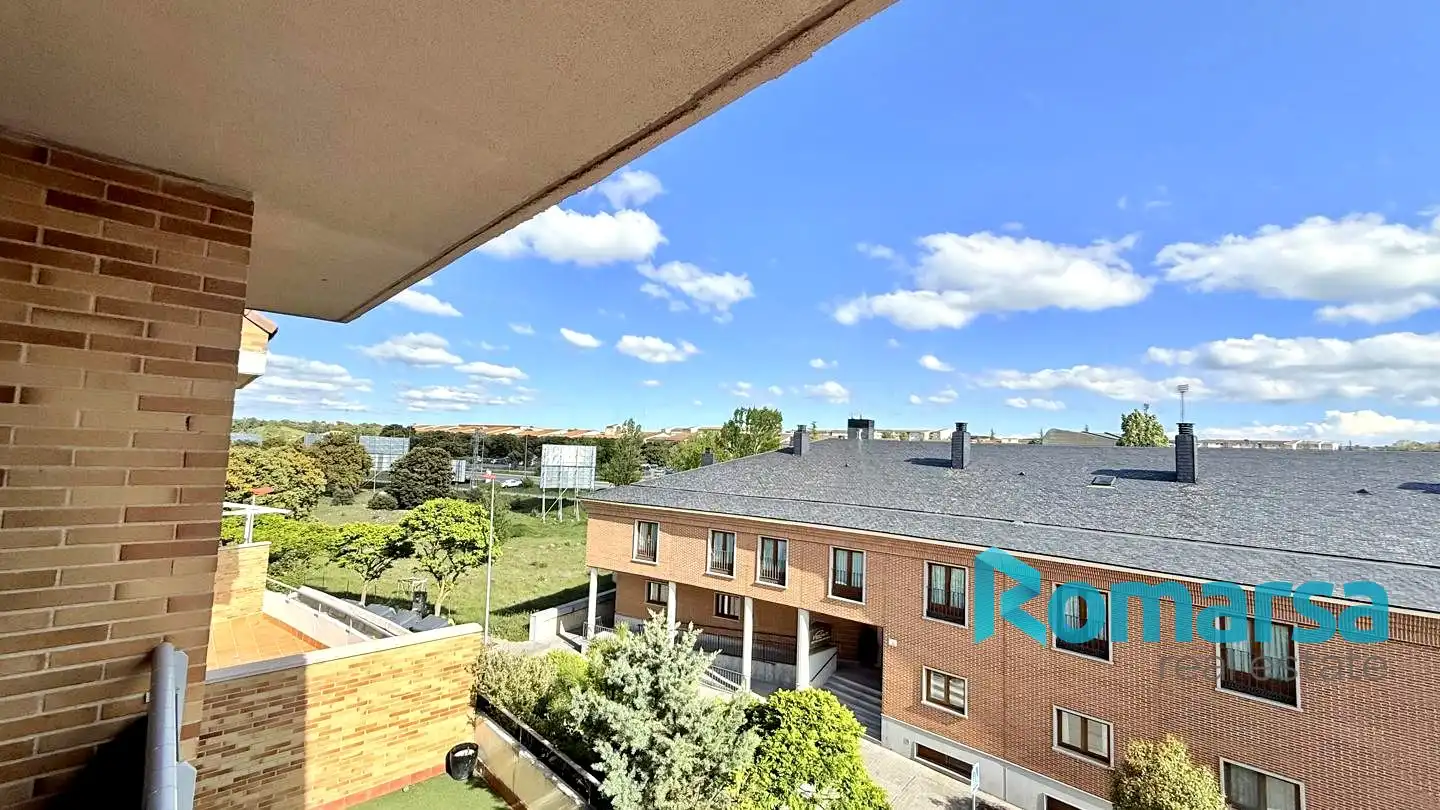 Vista exterior de Dúplex en venda en Ávila amb Calefacció, Parquet i Terrassa