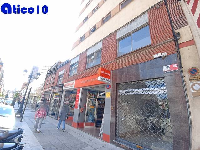 Local comercial en Venta en Calle Bermúdez de Castro, 23 en Teatinos - Los Prados