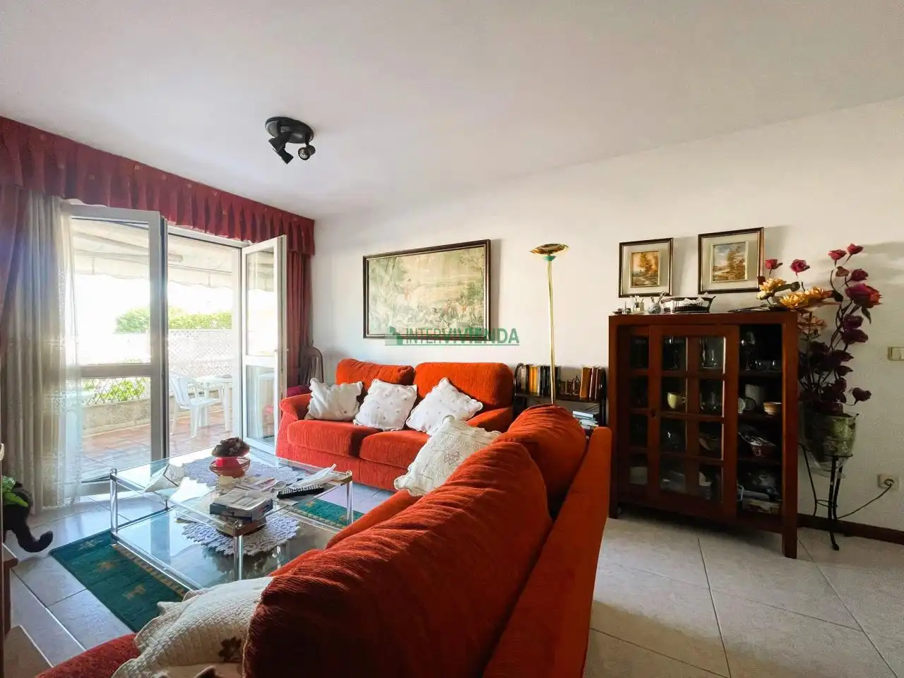 Sala de estar de Planta baja en venta en Nigrán con Terraza, Trastero y Balcón