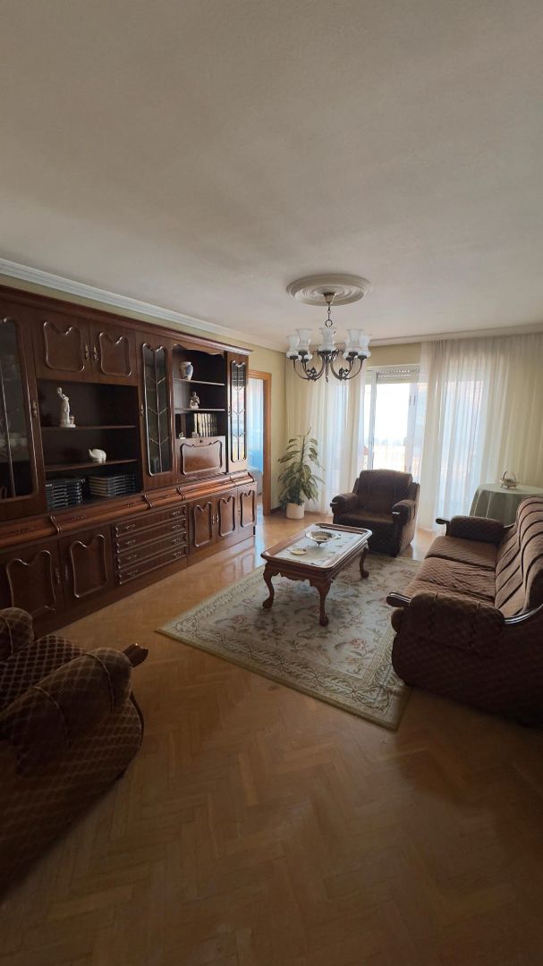 Living room of Flat for sale in Valladolid Capital  with Heating, Parquet flooring and Terrace