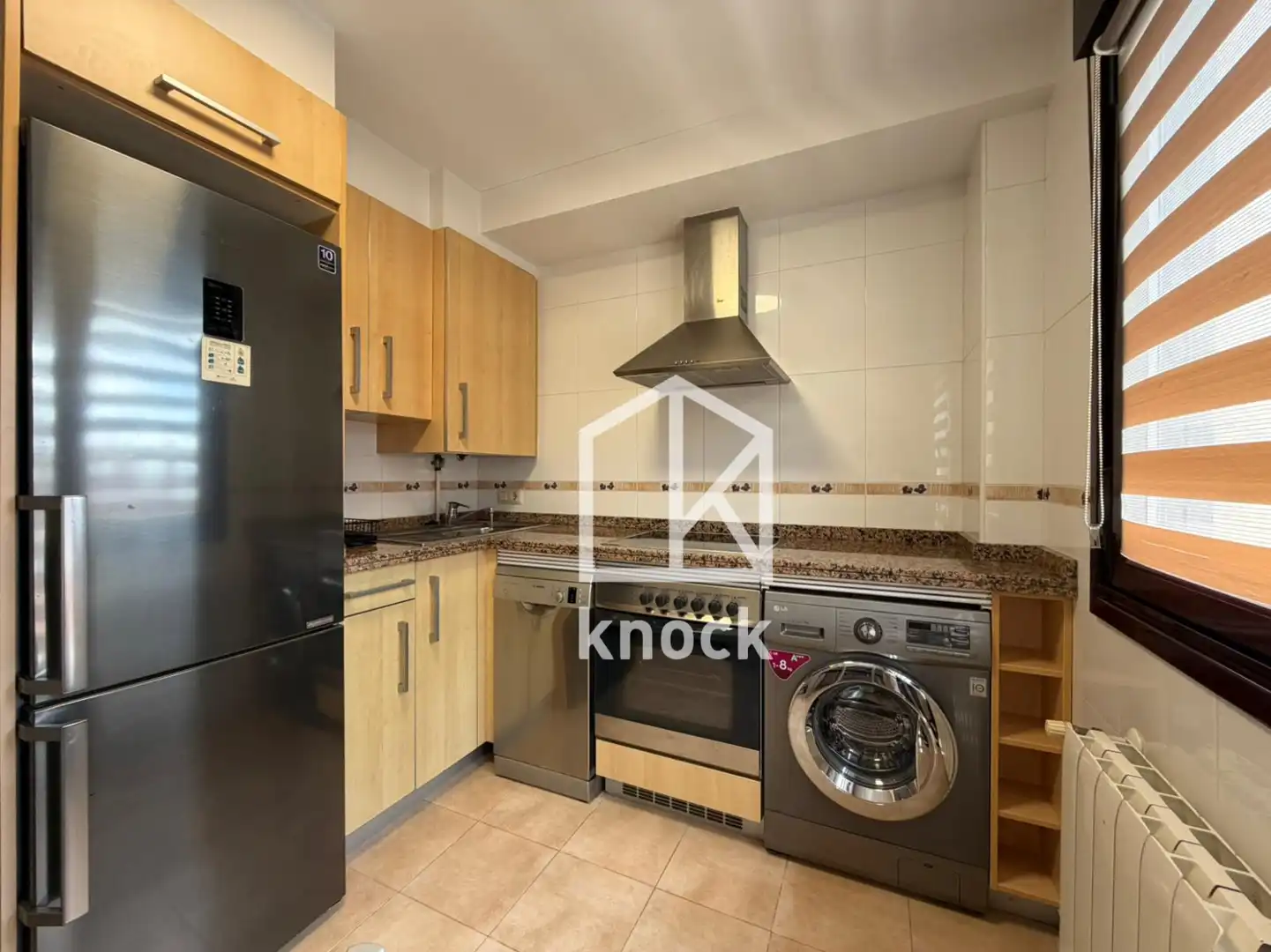 Cocina de Piso en venta en Oviedo  con Calefacción, Jardín privado y Trastero