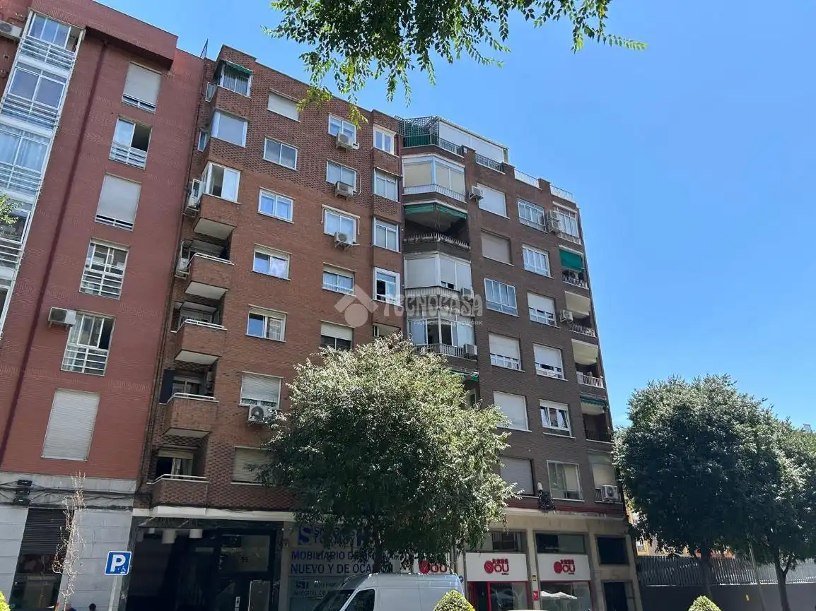 Individual for sale in C. de Embajadores