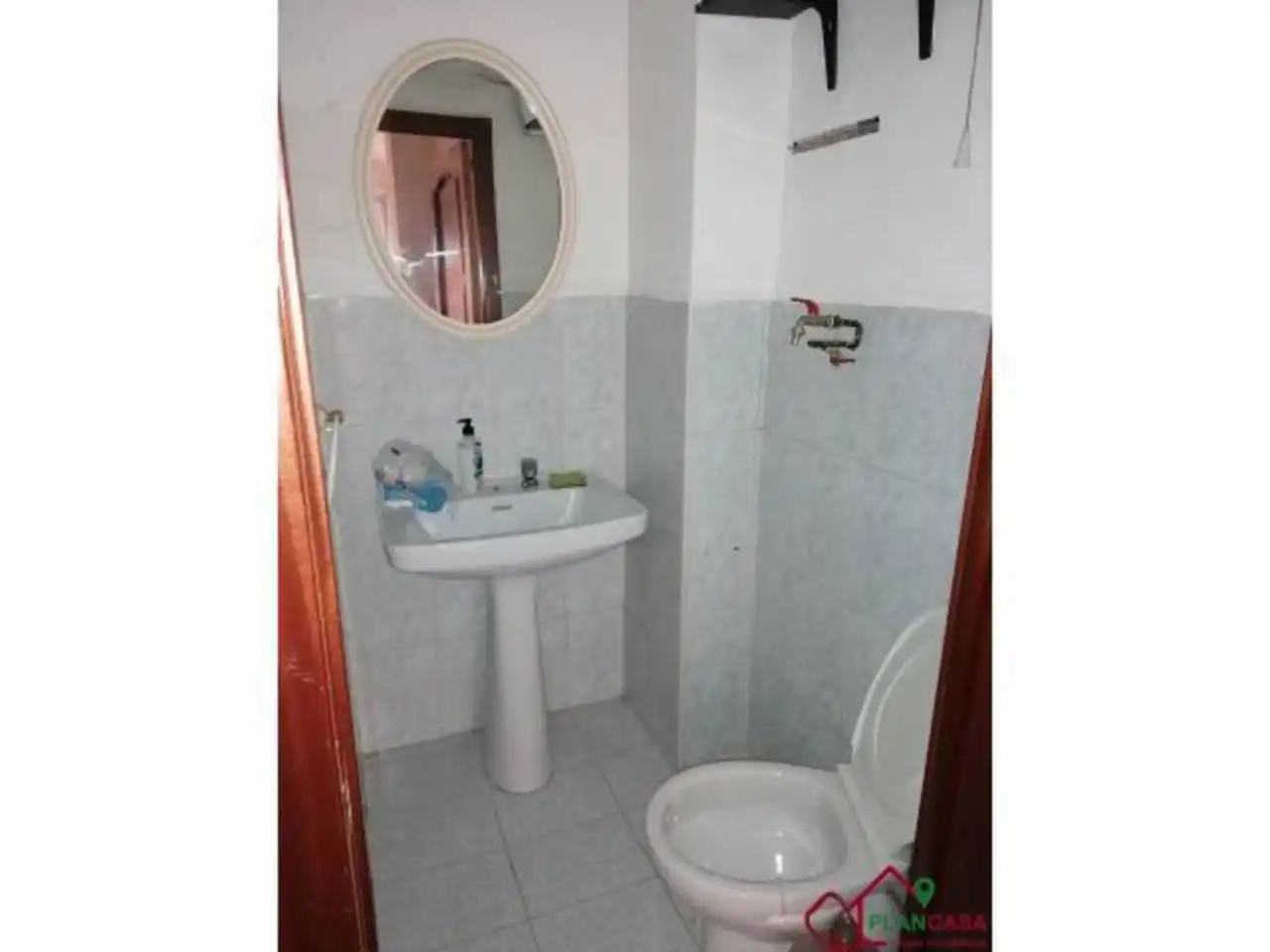 Bany de Local de lloguer en Granada amb Aire condicionat