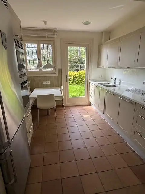 Cocina de Casa adosada de alquiler en Palafrugell con Amueblado, Balcón y Piscina comunitaria