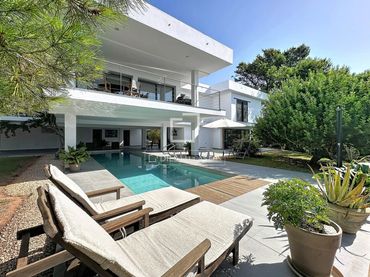 Villa con balcone in vendita a Cala Blanca