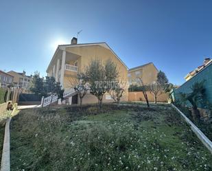 Exterior view of Single-family semi-detached for sale in Arganda del Rey  with Air Conditioner, Private garden and Terrace