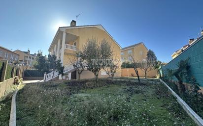 Exterior view of Single-family semi-detached for sale in Arganda del Rey  with Air Conditioner, Private garden and Terrace