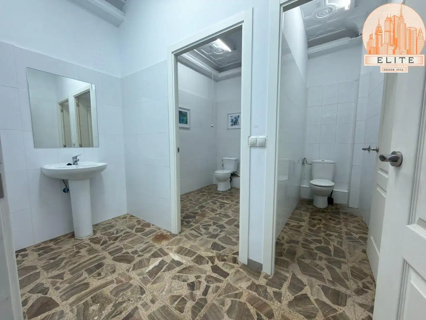 Bathroom of Commercial properties for rent in Alcorcón