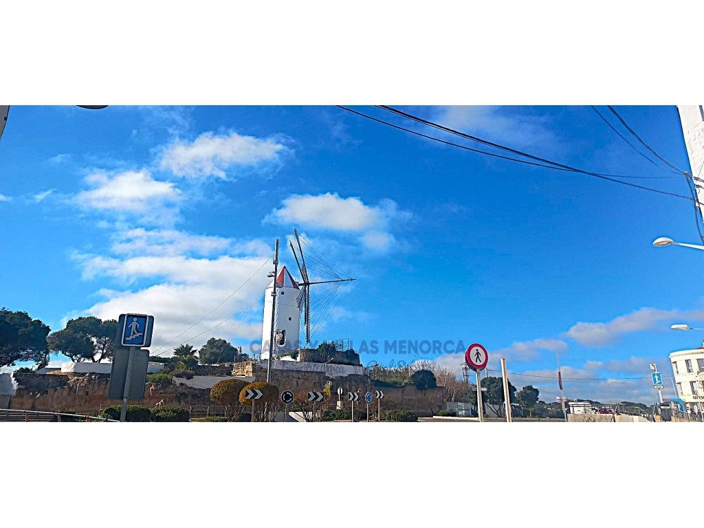 Vista exterior de Pis en venda en Es Castell