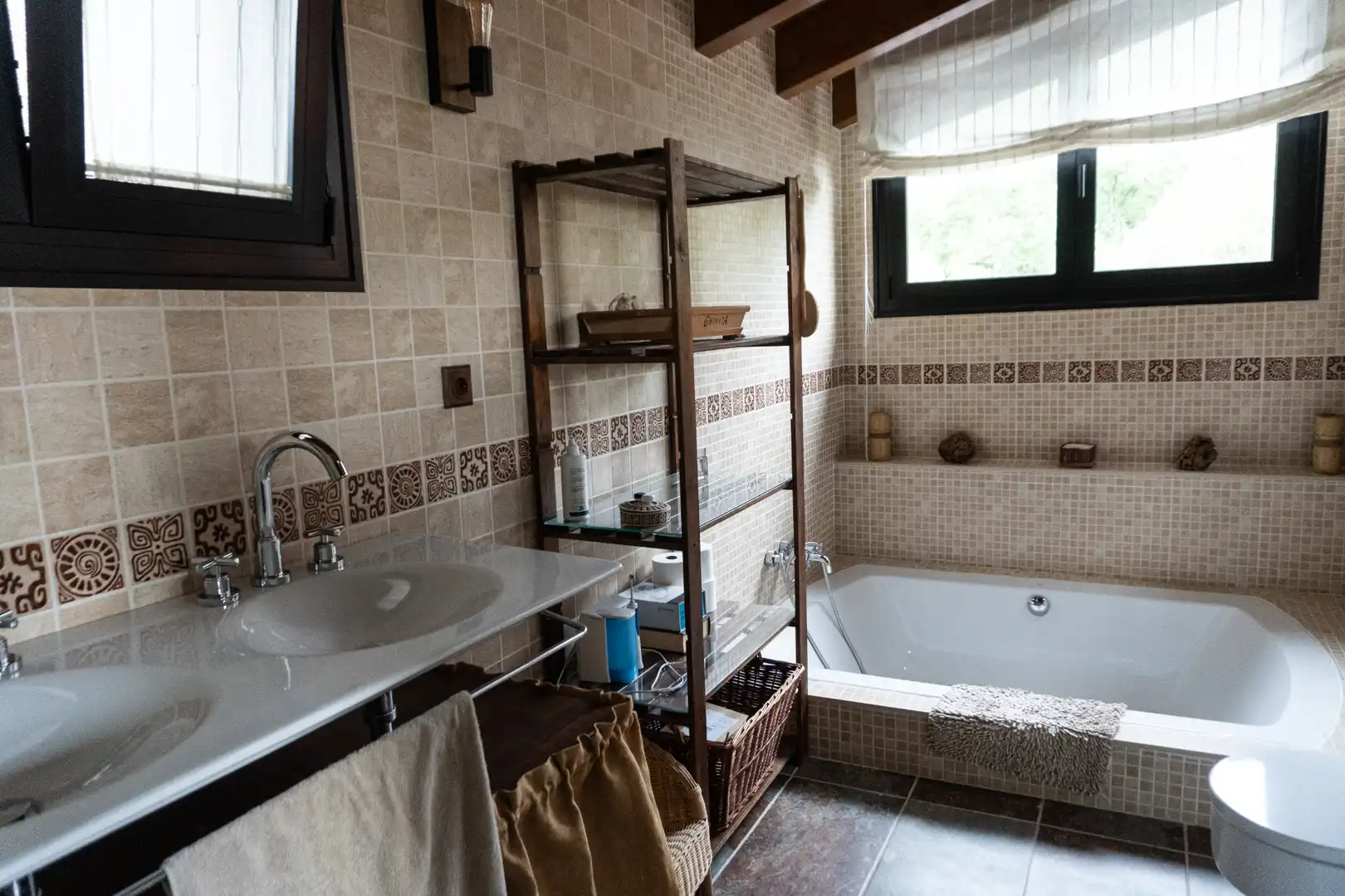 Badezimmer von Haus oder Chalet zur Miete in Vallgorguina mit Heizung, Privatgarten und Parkett
